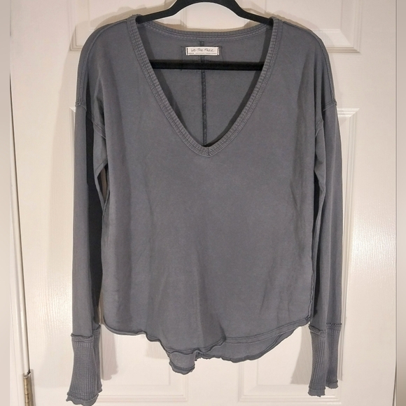 We The Free Tops - We The Free V Neck Long Sleeve Gray Top Size M